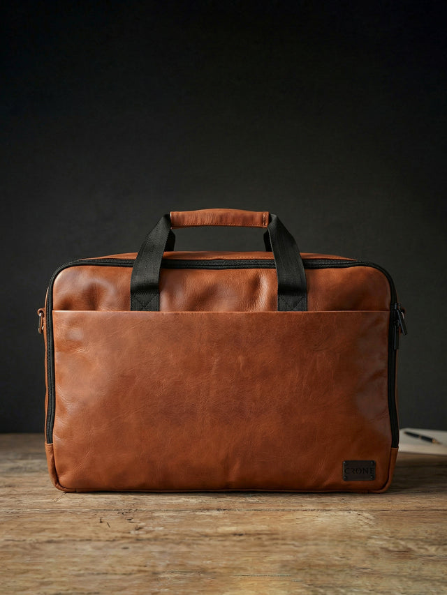 CRONE BERLIN Weekender aus Leder – Dark Cognac, Detailansicht