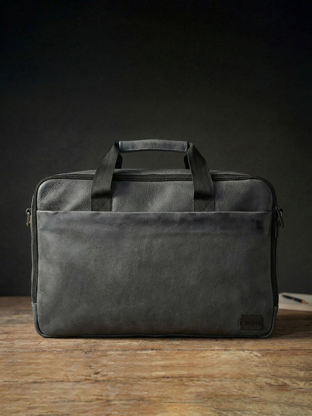 CRONE BERLIN Weekender aus Leder in Grau, Detailansicht