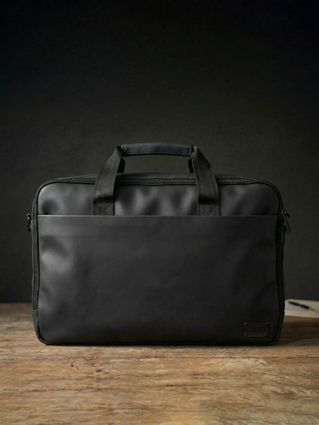 CRONE BERLIN Weekender aus Leder – Matt Schwarz, Detailansicht