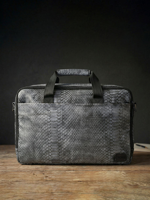 CRONE BERLIN Weekender aus Leder – Python Cut, Detailansicht