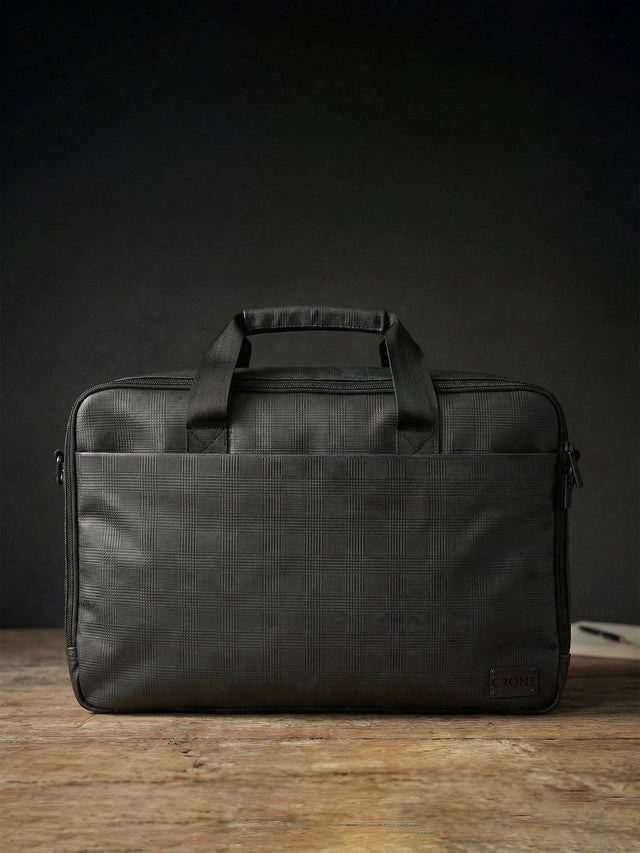CRONE BERLIN Weekender aus Leder – Squared Black Monogramm, Detailansicht