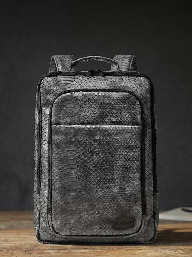 CRONE TOKYO Lederrucksack – Python Cut, Detailansicht